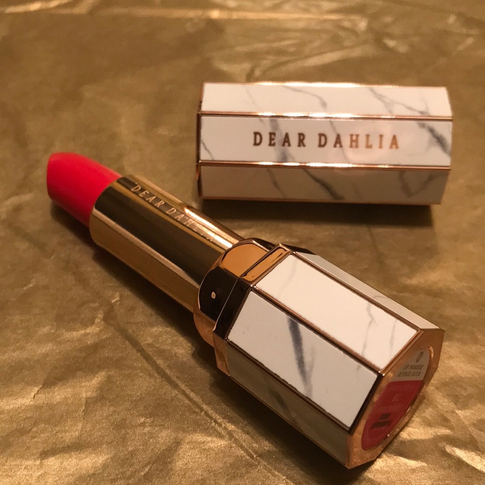 Dear Dahlia Lipstick in Marilyn. NWB.